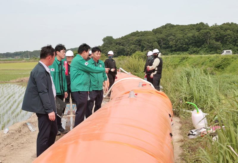 당진시, 튜브형 침수 방지 차수매트 설치 훈련 실시 이미지